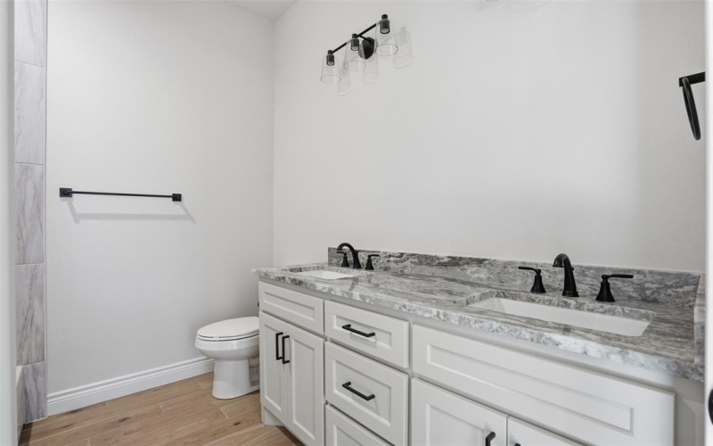 6002 Oakwood Court, Granbury, TX 76049, 4 Habitaciones Habitaciones , ,2 BañosBaños,Residential,En Venta,6002 Oakwood Court,0,21135286