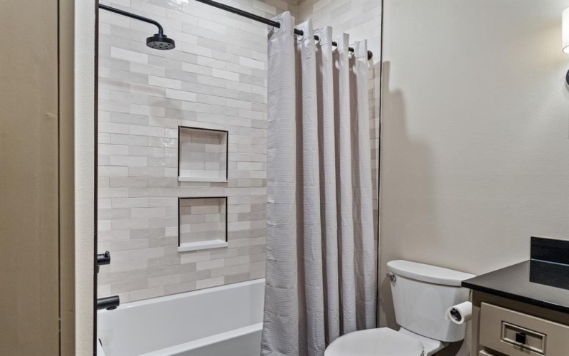 120 Meandering Way, Mabank, TX 75156, 5 Habitaciones Habitaciones , ,3 BañosBaños,Residential,En Venta,120 Meandering Way,0,21136498