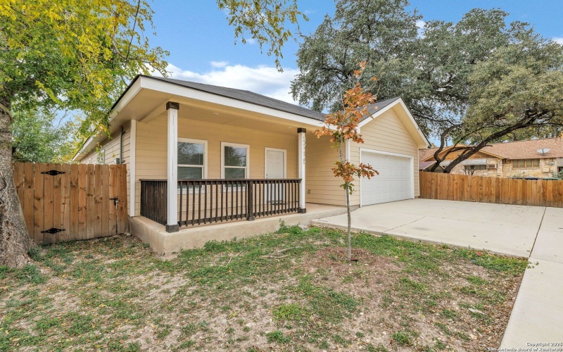 3715 Commercial, San Antonio, TX 78221, 4 Habitaciones Habitaciones , ,2 BañosBaños,Residential,En Venta,3715 Commercial,0,1929665