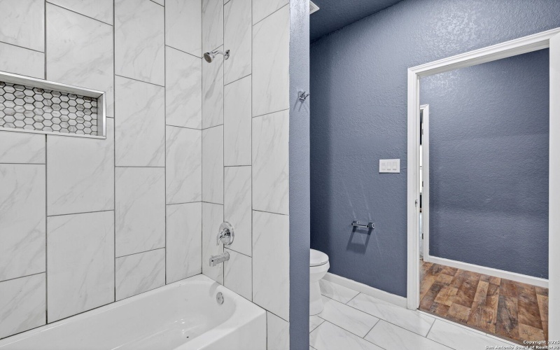 3715 Commercial, San Antonio, TX 78221, 4 Habitaciones Habitaciones , ,2 BañosBaños,Residential,En Venta,3715 Commercial,0,1929665