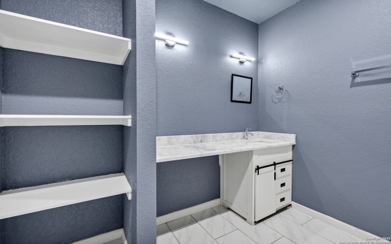 3715 Commercial, San Antonio, TX 78221, 4 Habitaciones Habitaciones , ,2 BañosBaños,Residential,En Venta,3715 Commercial,0,1929665