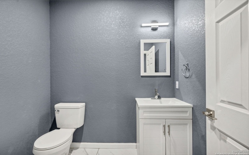 3715 Commercial, San Antonio, TX 78221, 4 Habitaciones Habitaciones , ,2 BañosBaños,Residential,En Venta,3715 Commercial,0,1929665