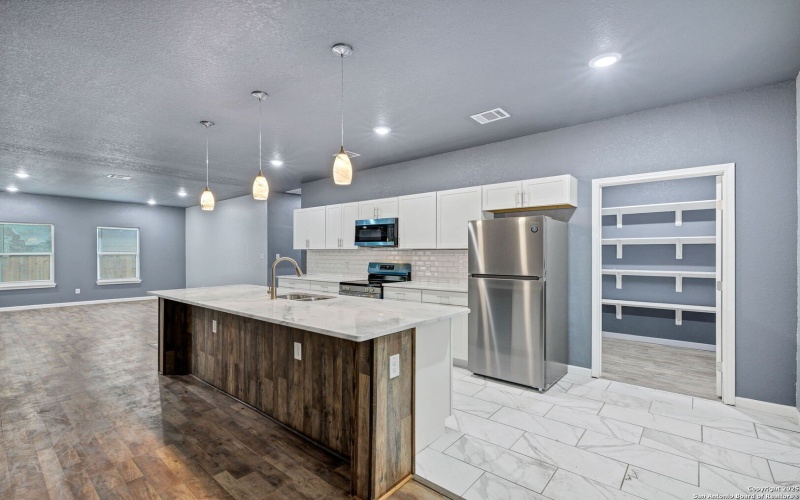 3715 Commercial, San Antonio, TX 78221, 4 Habitaciones Habitaciones , ,2 BañosBaños,Residential,En Venta,3715 Commercial,0,1929665