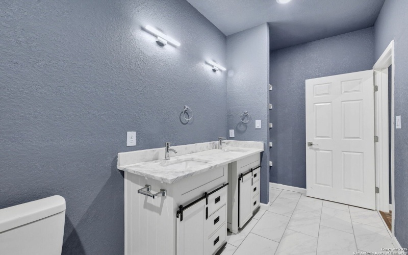 3715 Commercial, San Antonio, TX 78221, 4 Habitaciones Habitaciones , ,2 BañosBaños,Residential,En Venta,3715 Commercial,0,1929665