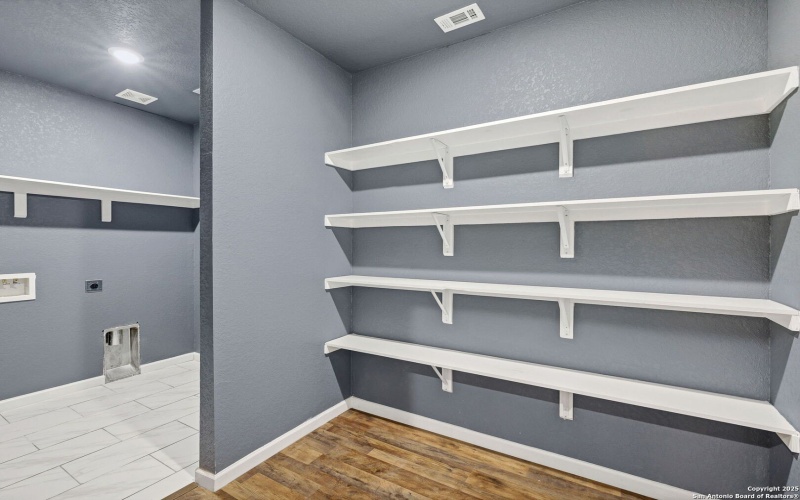 3715 Commercial, San Antonio, TX 78221, 4 Habitaciones Habitaciones , ,2 BañosBaños,Residential,En Venta,3715 Commercial,0,1929665