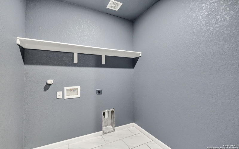 3715 Commercial, San Antonio, TX 78221, 4 Habitaciones Habitaciones , ,2 BañosBaños,Residential,En Venta,3715 Commercial,0,1929665