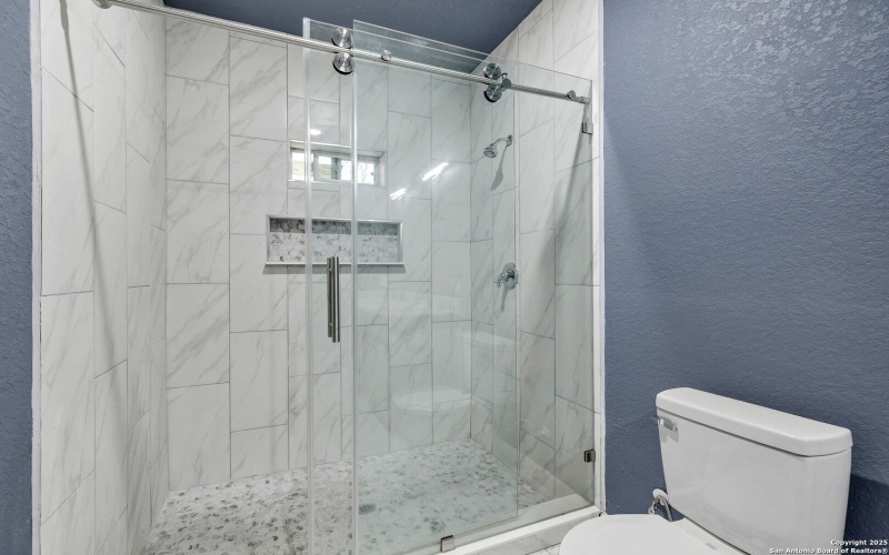 3715 Commercial, San Antonio, TX 78221, 4 Habitaciones Habitaciones , ,2 BañosBaños,Residential,En Venta,3715 Commercial,0,1929665