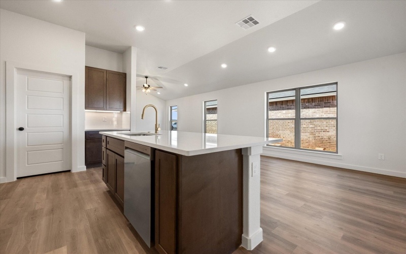 3102 138th Place, Lubbock, TX 79423, 4 Habitaciones Habitaciones , ,2 BañosBaños,Residential,En Venta,3102 138th Place,0,202564383