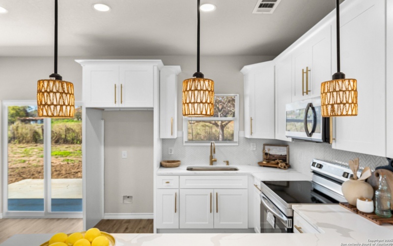 732 County Road 6846, Lytle, TX 78052, 3 Habitaciones Habitaciones , ,2 BañosBaños,Residential,En Venta,732 County Road 6846,0,1929735