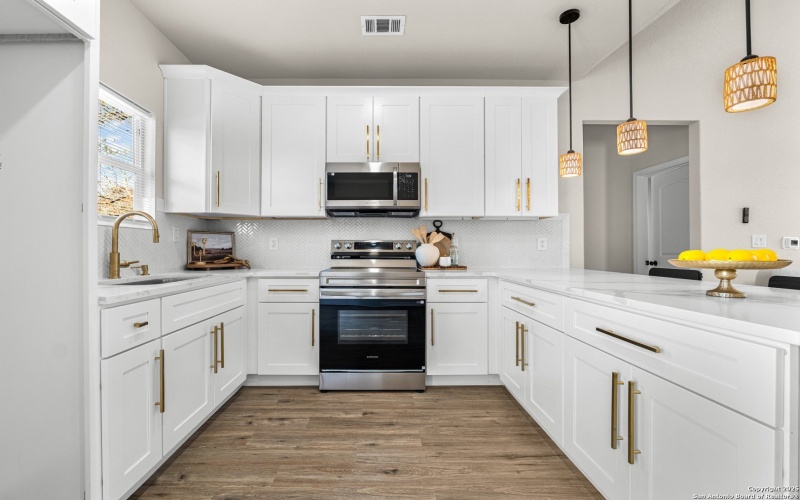 732 County Road 6846, Lytle, TX 78052, 3 Habitaciones Habitaciones , ,2 BañosBaños,Residential,En Venta,732 County Road 6846,0,1929735