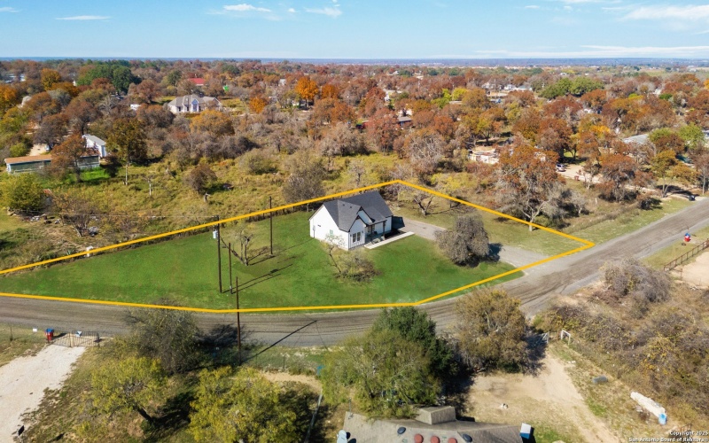 732 County Road 6846, Lytle, TX 78052, 3 Habitaciones Habitaciones , ,2 BañosBaños,Residential,En Venta,732 County Road 6846,0,1929735