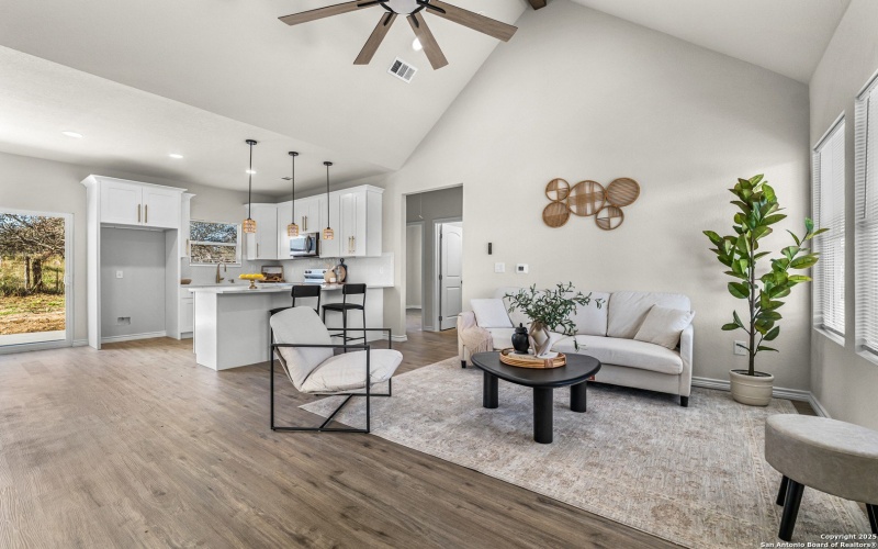 732 County Road 6846, Lytle, TX 78052, 3 Habitaciones Habitaciones , ,2 BañosBaños,Residential,En Venta,732 County Road 6846,0,1929735