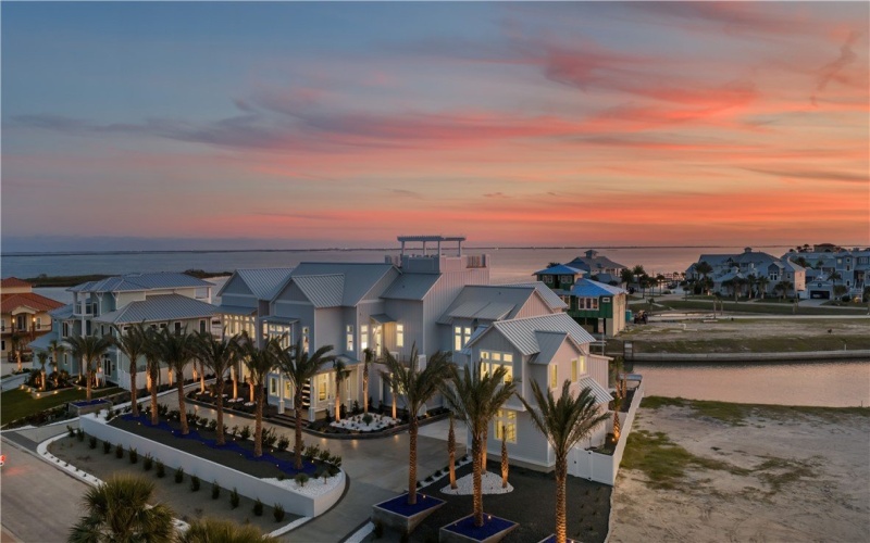 305 Estes Drive, Rockport, TX 78382, 6 Bedrooms Bedrooms, ,5 BathroomsBathrooms,Residential,For Sale,305 Estes Drive,0,469088