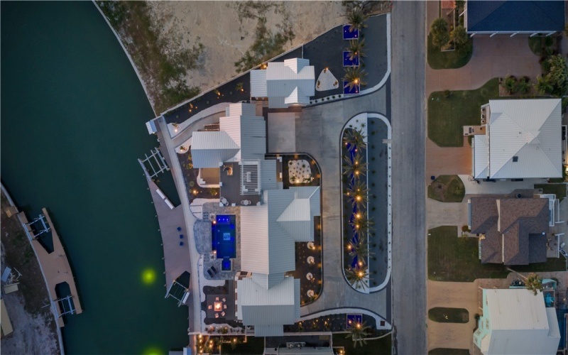 305 Estes Drive, Rockport, TX 78382, 6 Bedrooms Bedrooms, ,5 BathroomsBathrooms,Residential,For Sale,305 Estes Drive,0,469088