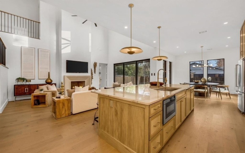 8714 San Fernando Way, Dallas, TX 75218, 5 Bedrooms Bedrooms, ,6 BathroomsBathrooms,Residential,For Sale,8714 San Fernando Way,0,21134974