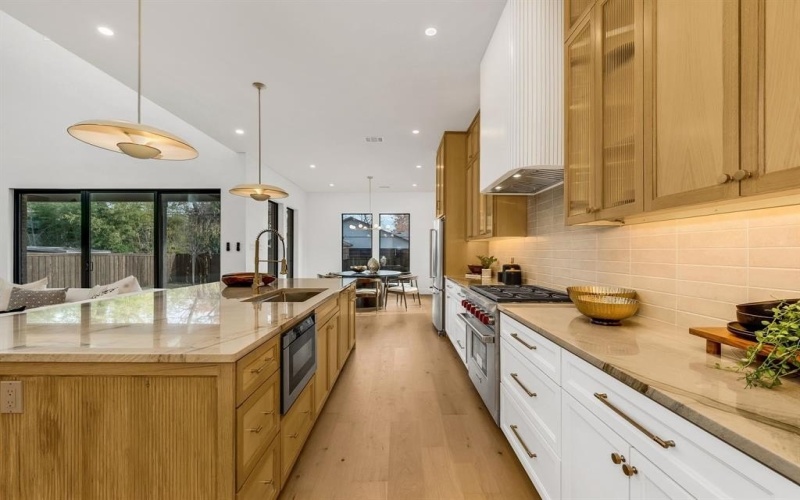 8714 San Fernando Way, Dallas, TX 75218, 5 Bedrooms Bedrooms, ,6 BathroomsBathrooms,Residential,For Sale,8714 San Fernando Way,0,21134974