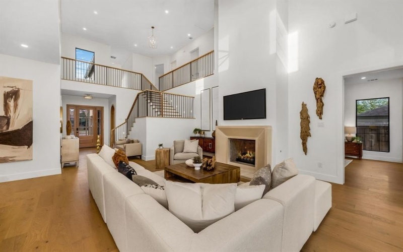 8714 San Fernando Way, Dallas, TX 75218, 5 Bedrooms Bedrooms, ,6 BathroomsBathrooms,Residential,For Sale,8714 San Fernando Way,0,21134974