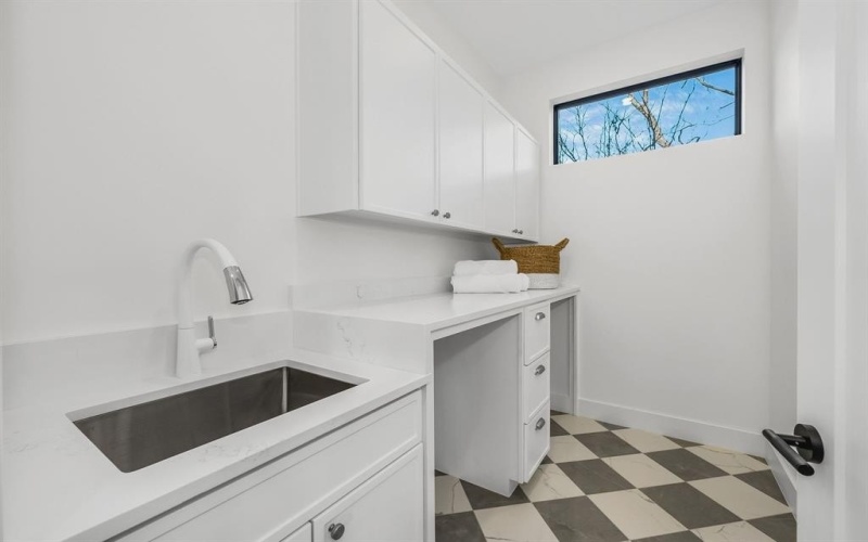 8714 San Fernando Way, Dallas, TX 75218, 5 Bedrooms Bedrooms, ,6 BathroomsBathrooms,Residential,For Sale,8714 San Fernando Way,0,21134974