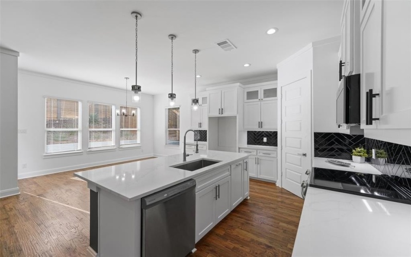 1320 Compton Street, Dallas, TX 75203, 4 Habitaciones Habitaciones , ,2 BañosBaños,Residential,En Venta,1320 Compton Street,0,21137106