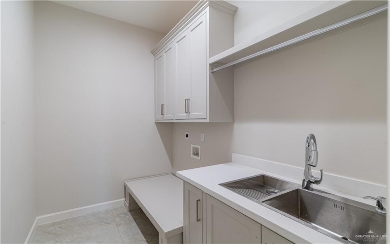 1574 Lion Lake Drive, Progreso Lakes, TX 78596, 4 Bedrooms Bedrooms, ,3 BathroomsBathrooms,Residential,For Sale,1574 Lion Lake Drive,0,490469