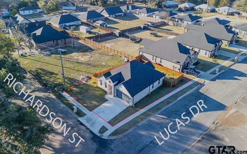 511 Richardson St, Athens, TX 75751, 4 Habitaciones Habitaciones , ,2 BañosBaños,Residential,En Venta,511 Richardson St,0,25018010