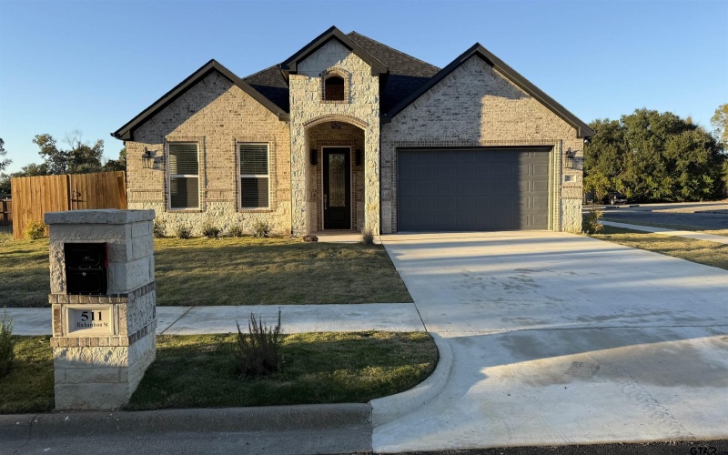 511 Richardson St, Athens, TX 75751, 4 Habitaciones Habitaciones , ,2 BañosBaños,Residential,En Venta,511 Richardson St,0,25018010