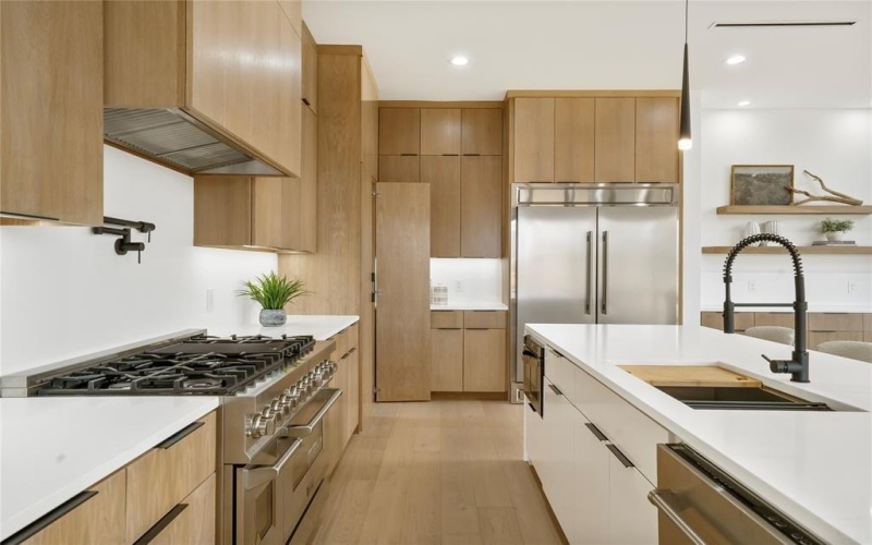 1706 Canal Street, Heath, TX 75032, 5 Bedrooms Bedrooms, ,5 BathroomsBathrooms,Residential,For Sale,1706 Canal Street,0,21134716