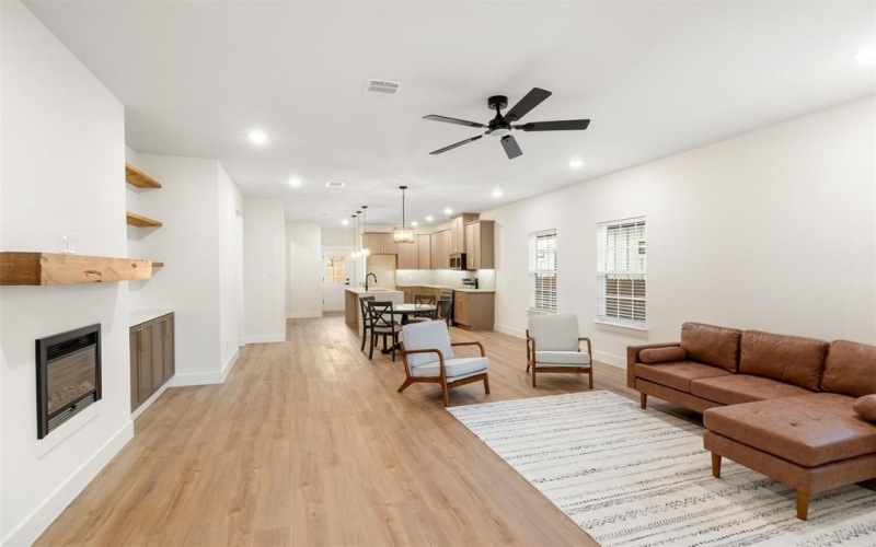 1804 Vincennes Street, Fort Worth, TX 76105, 3 Bedrooms Bedrooms, ,2 BathroomsBathrooms,Residential,For Sale,1804 Vincennes Street,0,21137648