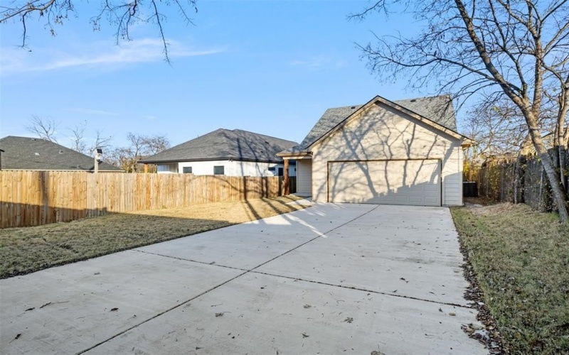 1804 Vincennes Street, Fort Worth, TX 76105, 3 Bedrooms Bedrooms, ,2 BathroomsBathrooms,Residential,For Sale,1804 Vincennes Street,0,21137648