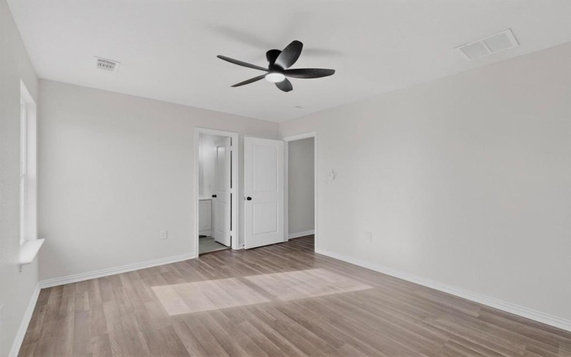 1541 Caldwell Street, Dallas, TX 75223, 4 Habitaciones Habitaciones , ,2 BañosBaños,Residential,En Venta,1541 Caldwell Street,0,21137989