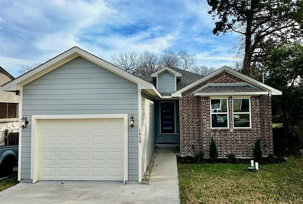 1438 E Waco Avenue, Dallas, TX 75216, 3 Habitaciones Habitaciones , ,2 BañosBaños,Residential,En Venta,1438 E Waco Avenue,0,21130345