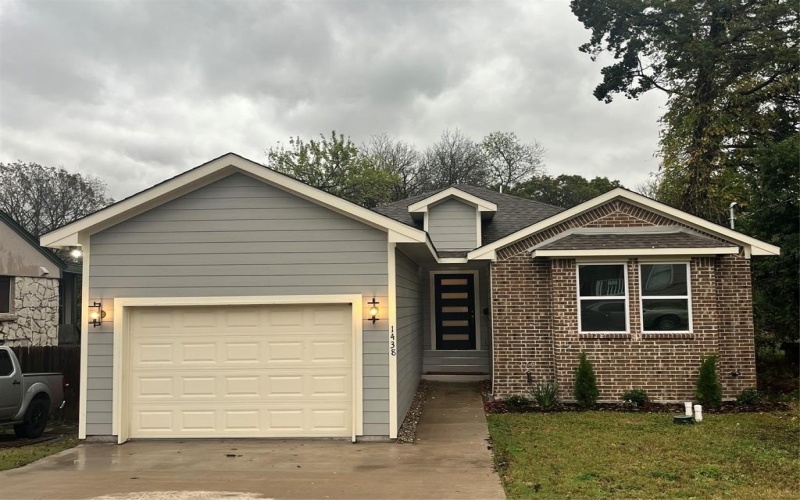 1438 E Waco Avenue, Dallas, TX 75216, 3 Habitaciones Habitaciones , ,2 BañosBaños,Residential,En Venta,1438 E Waco Avenue,0,21130345