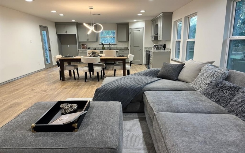 1438 E Waco Avenue, Dallas, TX 75216, 3 Habitaciones Habitaciones , ,2 BañosBaños,Residential,En Venta,1438 E Waco Avenue,0,21130345