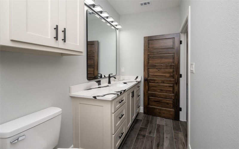 302 W Pine Street, Whitewright, TX 75491, 3 Bedrooms Bedrooms, ,2 BathroomsBathrooms,Residential,For Sale,302 W Pine Street,0,21137845