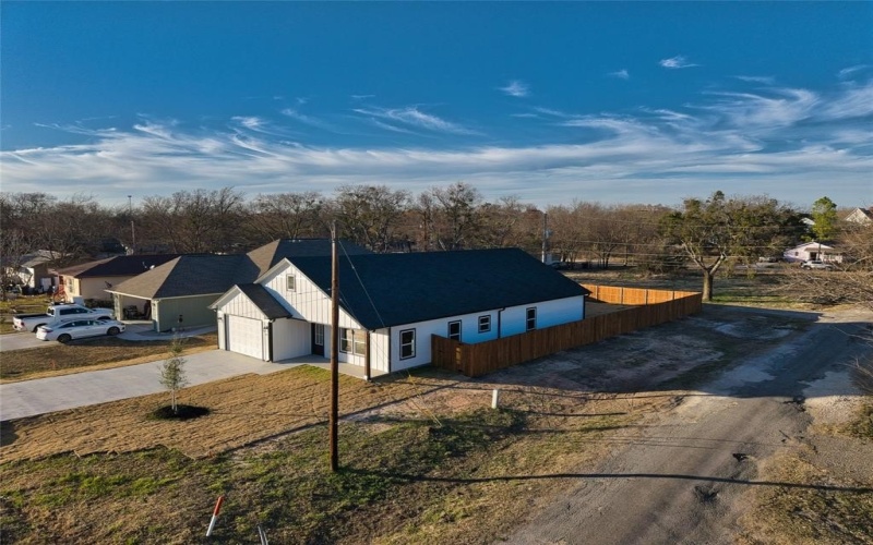 302 W Pine Street, Whitewright, TX 75491, 3 Bedrooms Bedrooms, ,2 BathroomsBathrooms,Residential,For Sale,302 W Pine Street,0,21137845
