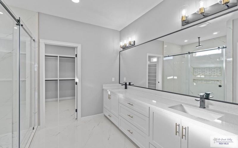 6133 POLANCO DR, BROWNSVILLE, TX 78526, 4 Bedrooms Bedrooms, ,5 BathroomsBathrooms,Residential,For Sale,6133 POLANCO DR,0,29770815