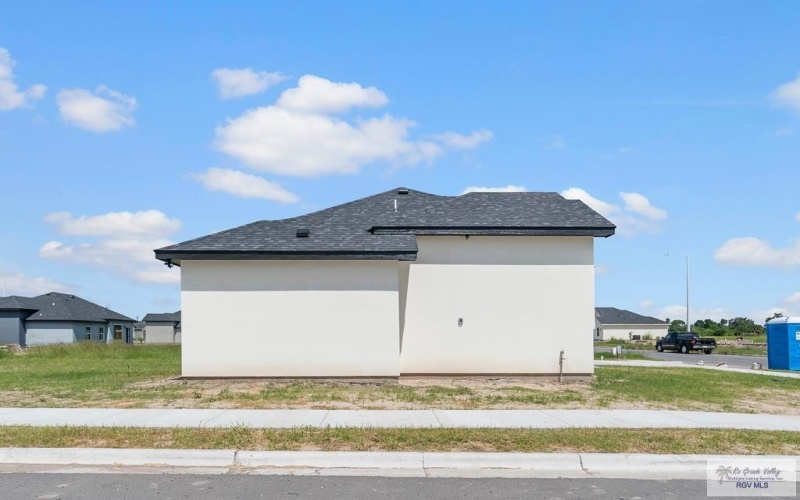 2456 CALLE MORENO, BROWNSVILLE, TX 78521, 3 Bedrooms Bedrooms, ,2 BathroomsBathrooms,Residential,For Sale,2456 CALLE MORENO,0,29769112