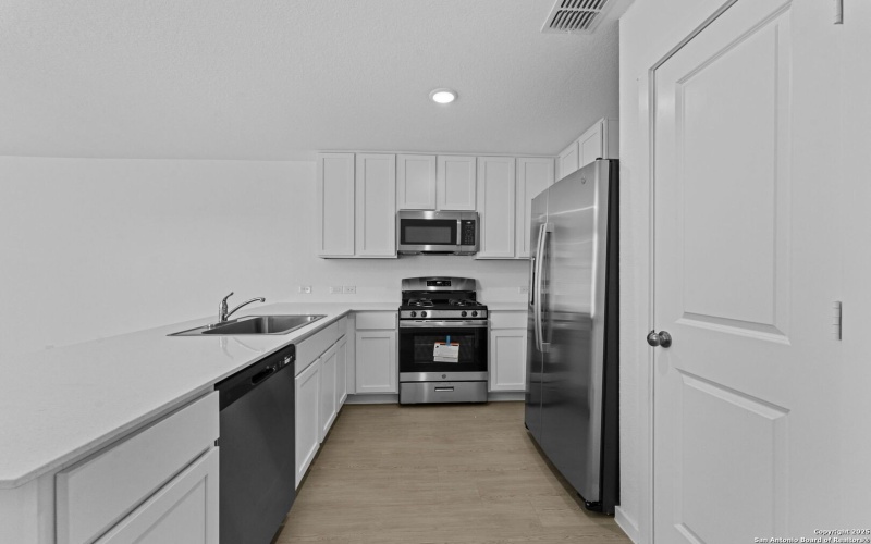 7242 Brownleaf dr, San Antonio, TX 78227, 4 Bedrooms Bedrooms, ,2 BathroomsBathrooms,Residential,For Sale,7242 Brownleaf dr,0,1930220