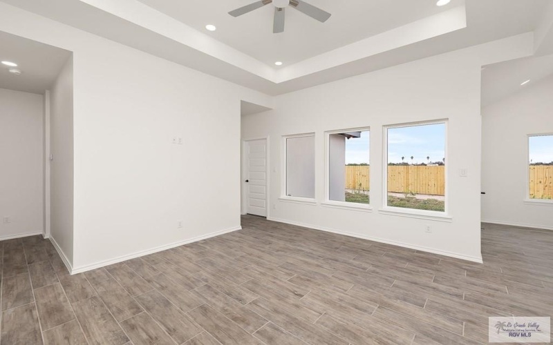 505 N SOPHIA ST, ELSA, TX 78543, 3 Habitaciones Habitaciones , ,2 BañosBaños,Residential,En Venta,505 N SOPHIA ST,0,29769618