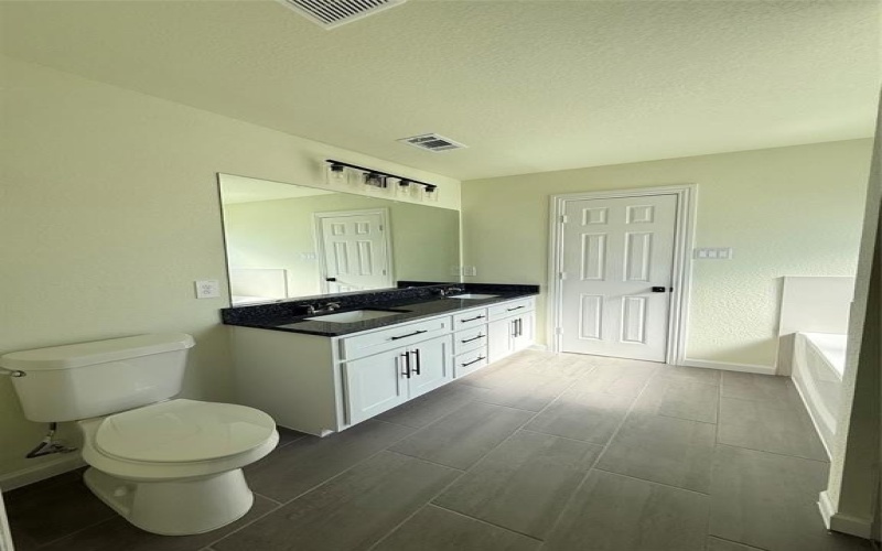 2864 Burchill Road, Fort Worth, TX 76105, 3 Habitaciones Habitaciones , ,2 BañosBaños,Residential,En Venta,2864 Burchill Road,0,21138467