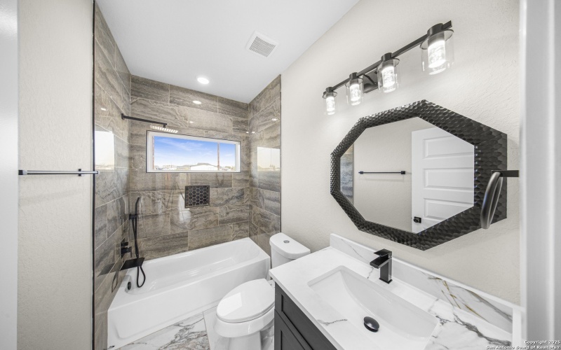 165 Flor Del Sol, San Antonio, TX 78264, 4 Habitaciones Habitaciones , ,3 BañosBaños,Residential,En Venta,165 Flor Del Sol,0,1930404