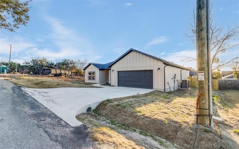 5716 Stonegate, Granbury, TX 76048, 4 Bedrooms Bedrooms, ,2 BathroomsBathrooms,Residential,For Sale,5716 Stonegate,0,21135552