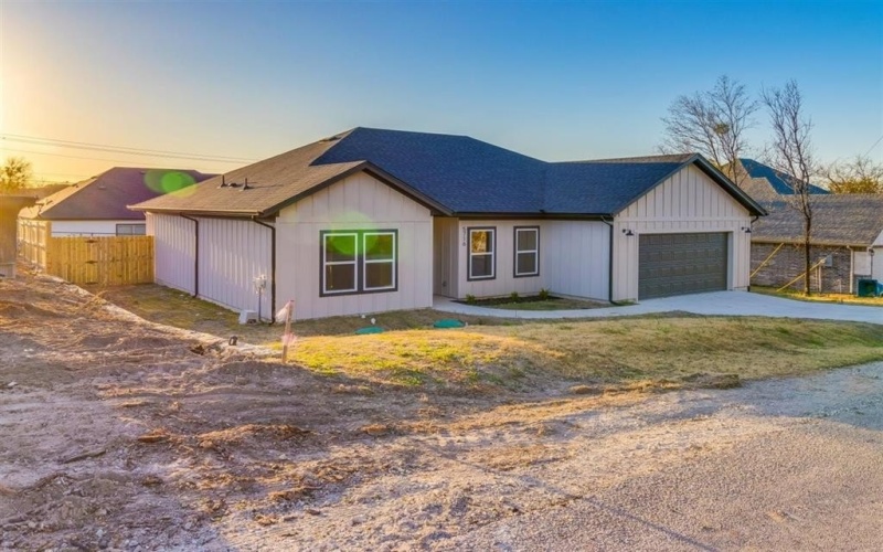 5716 Stonegate, Granbury, TX 76048, 4 Bedrooms Bedrooms, ,2 BathroomsBathrooms,Residential,For Sale,5716 Stonegate,0,21135552