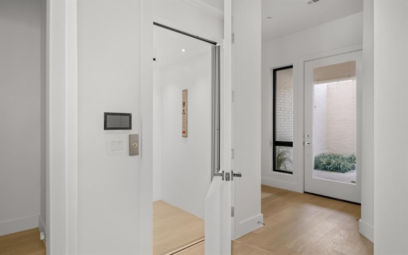 610 N Oak Cliff Boulevard #304, Dallas, TX 75208, 3 Habitaciones Habitaciones , ,3 BañosBaños,Residential,En Venta,610 N Oak Cliff Boulevard,0,21139158