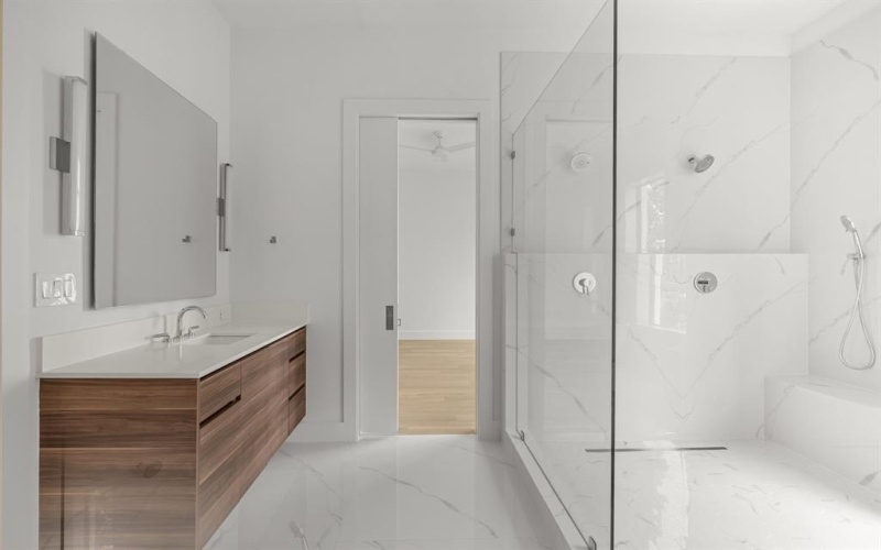 610 N Oak Cliff Boulevard #304, Dallas, TX 75208, 3 Habitaciones Habitaciones , ,3 BañosBaños,Residential,En Venta,610 N Oak Cliff Boulevard,0,21139158