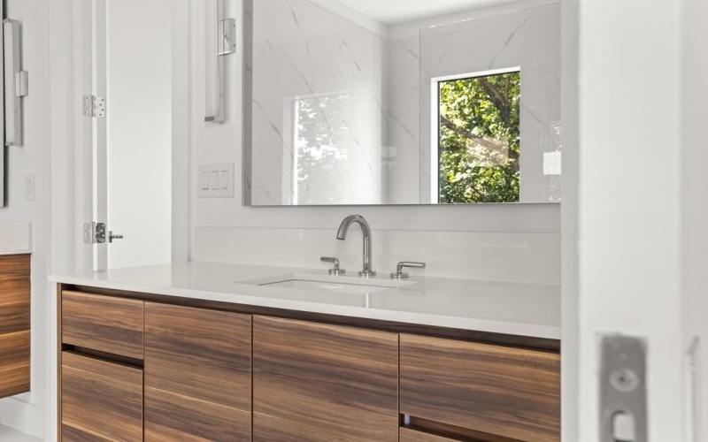 610 N Oak Cliff Boulevard #304, Dallas, TX 75208, 3 Habitaciones Habitaciones , ,3 BañosBaños,Residential,En Venta,610 N Oak Cliff Boulevard,0,21139158