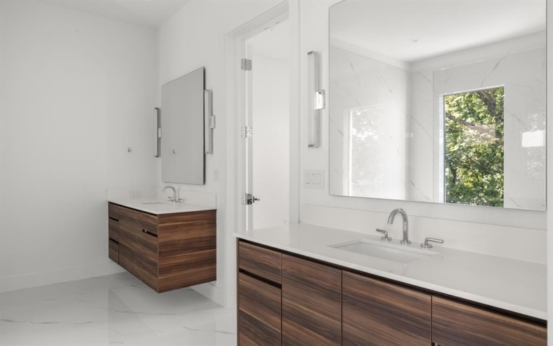 610 N Oak Cliff Boulevard #304, Dallas, TX 75208, 3 Habitaciones Habitaciones , ,3 BañosBaños,Residential,En Venta,610 N Oak Cliff Boulevard,0,21139158