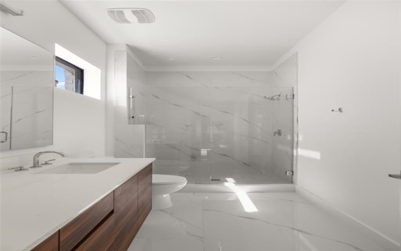 610 N Oak Cliff Boulevard #304, Dallas, TX 75208, 3 Habitaciones Habitaciones , ,3 BañosBaños,Residential,En Venta,610 N Oak Cliff Boulevard,0,21139158