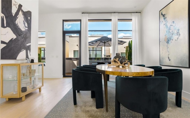 610 N Oak Cliff Boulevard #204, Dallas, TX 75208, 3 Habitaciones Habitaciones , ,3 BañosBaños,Residential,En Venta,610 N Oak Cliff Boulevard,0,21139159