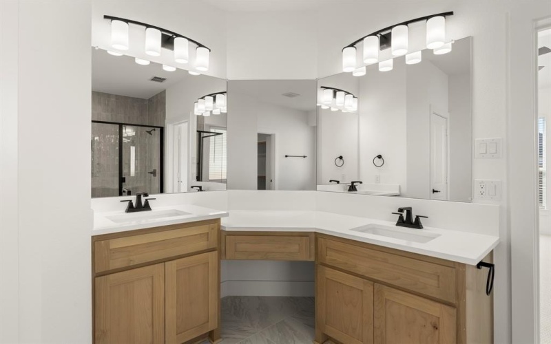 605 Curtiss Drive, Fate, TX 75087, 5 Habitaciones Habitaciones , ,5 BañosBaños,Residential,En Venta,605 Curtiss Drive,0,21139218